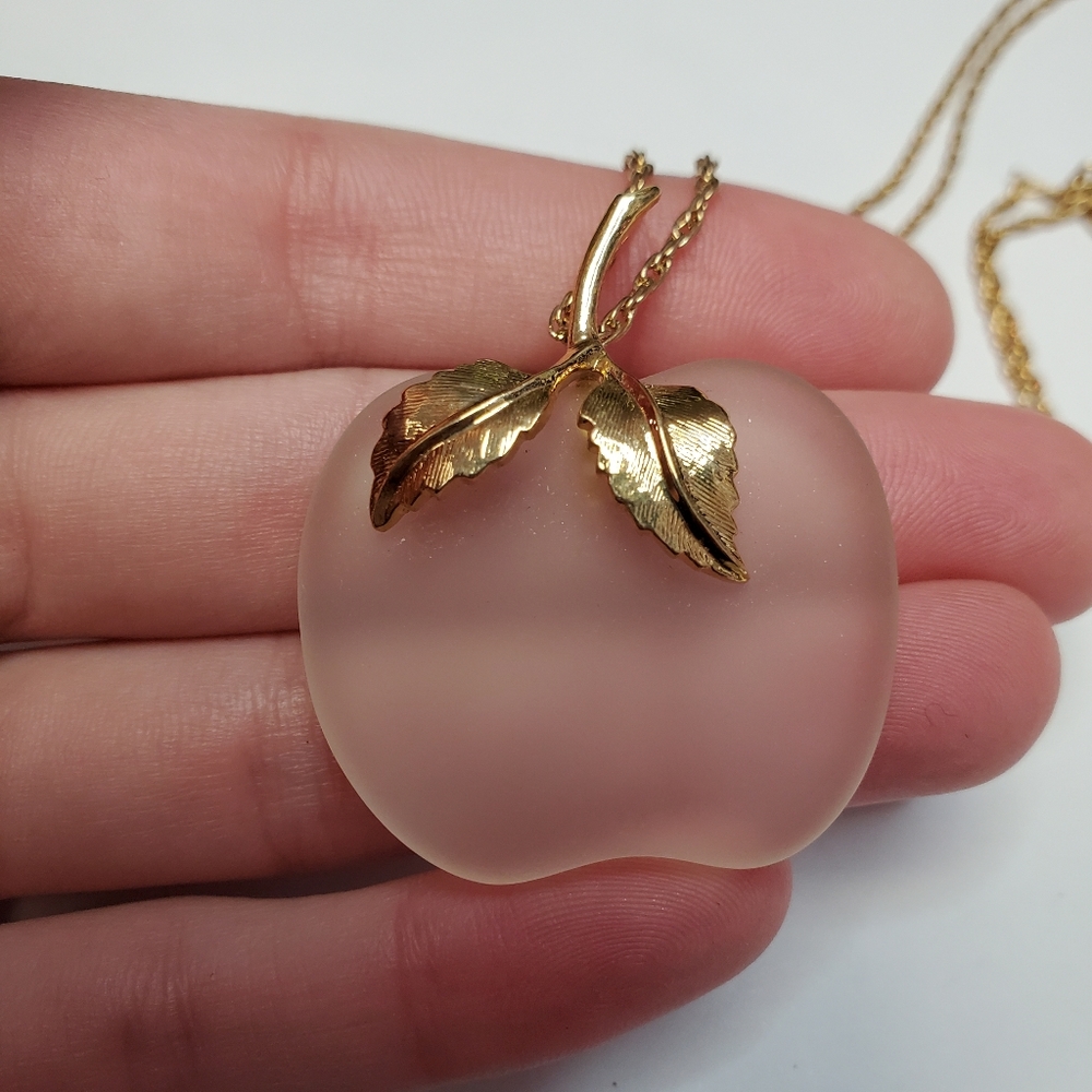 Avon apple necklace - Picture 4 of 7